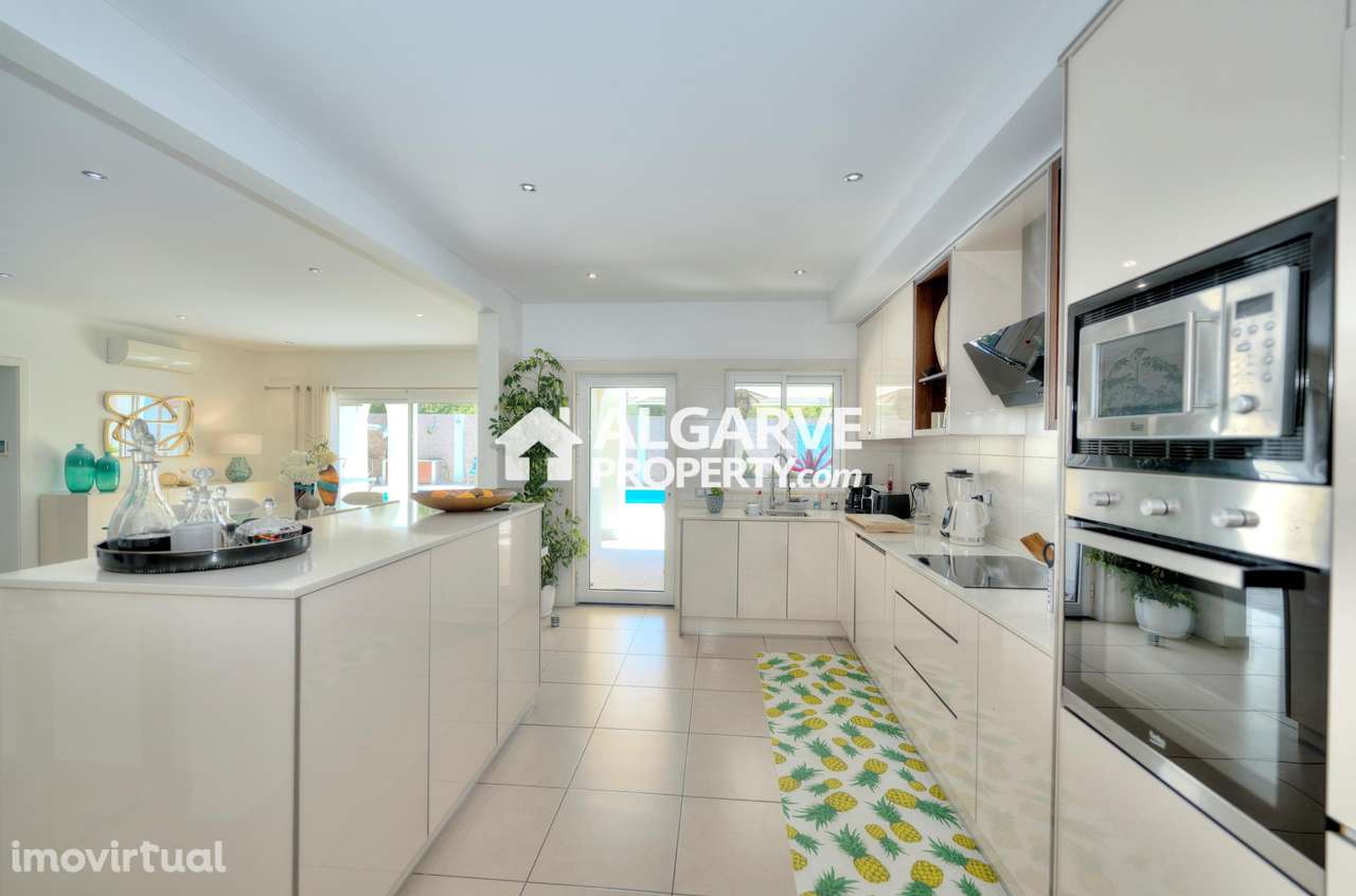 Moradia Isolada com Piscinas e Jardim nos arredores de Vilamoura, Alga - Grande imagem: 3/60