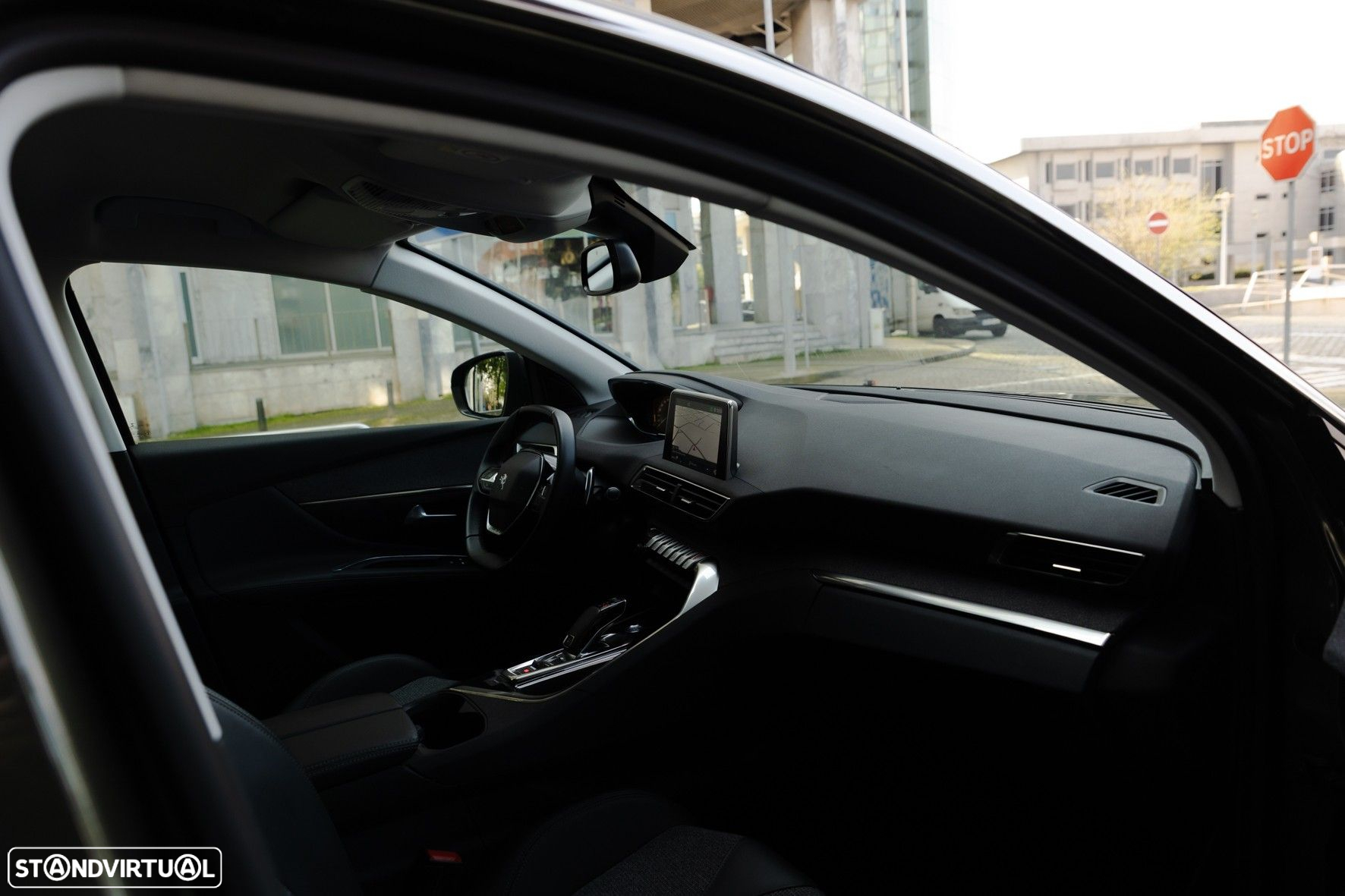 Peugeot 5008 1.2 PureTech Allure EAT8 - 24