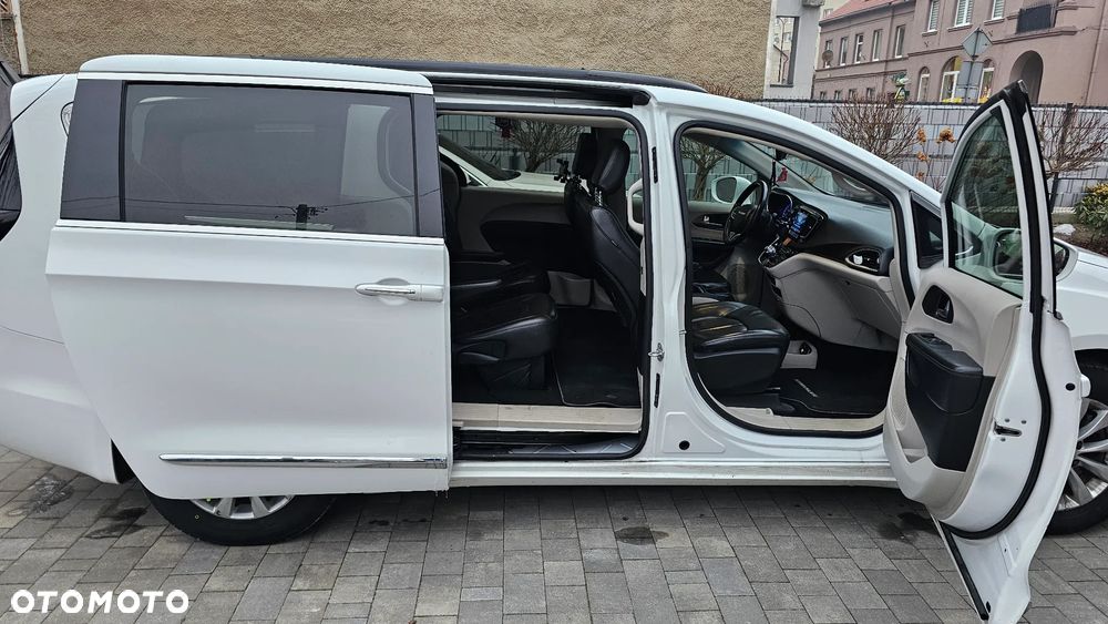 Chrysler Pacifica - 15