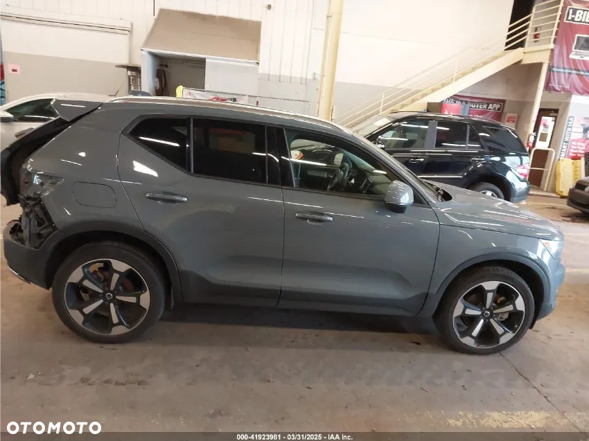 Volvo XC 40 T5 AWD Momentum - 5
