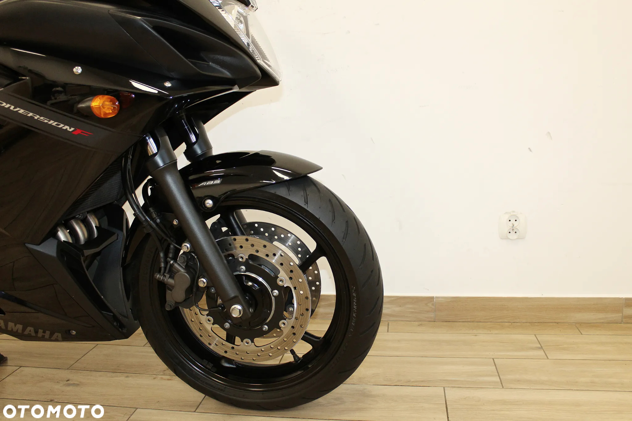 Yamaha XJ - 6