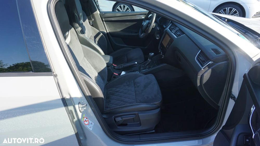 Skoda Octavia 2.0 TDI DSG RS - 11