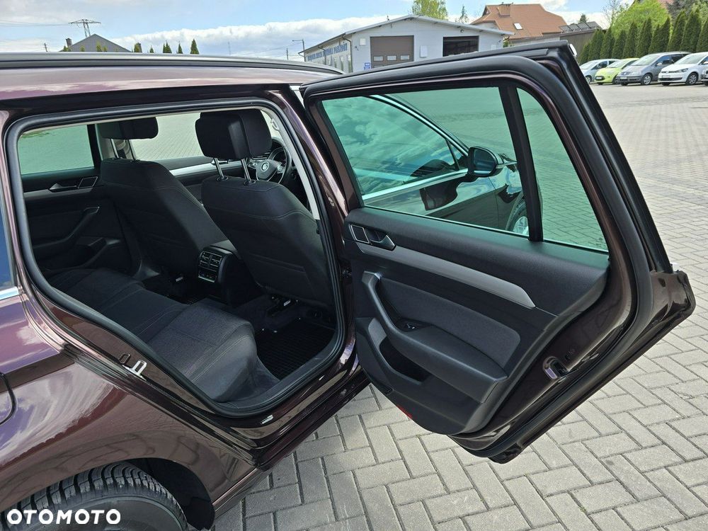 Volkswagen Passat - 21