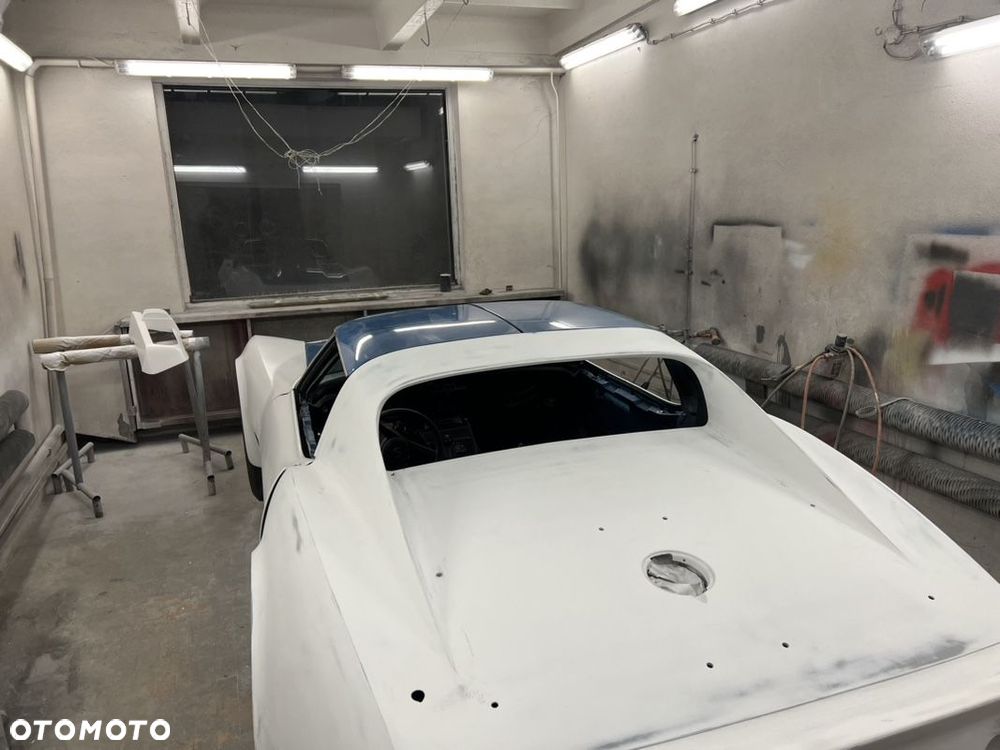 Chevrolet Corvette - 5