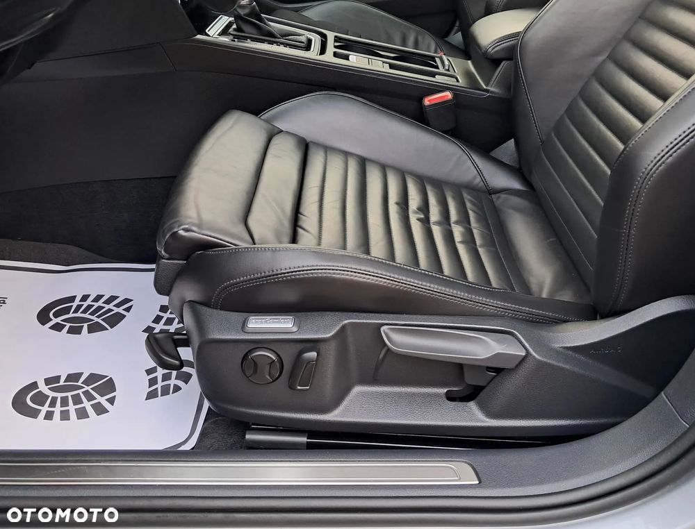Volkswagen Passat Variant 2.0 TDI SCR DSG Highline - 30