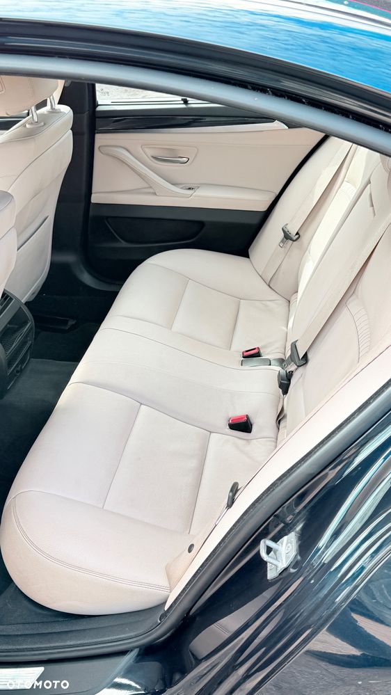 BMW Seria 5 528i xDrive Sport-Aut Luxury Line - 22