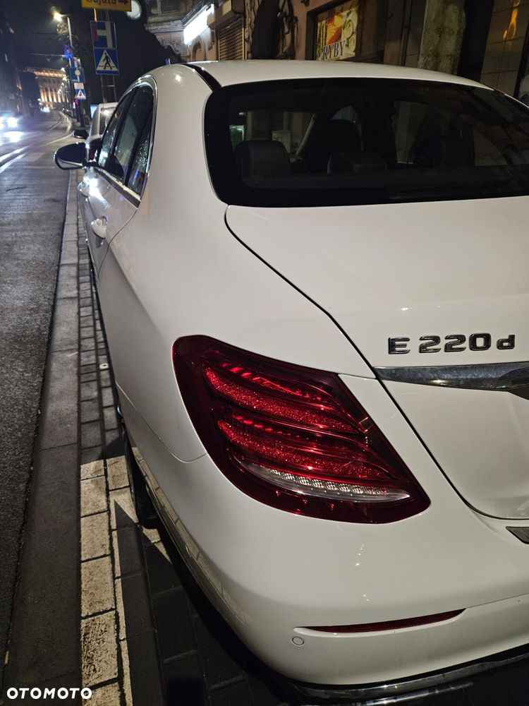 Mercedes-Benz Klasa E 220 d 9G-TRONIC - 18