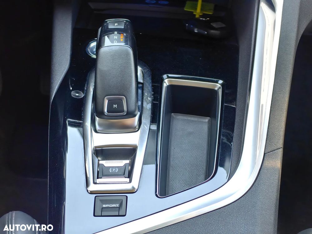 Peugeot 5008 PureTech 130 Stop & Start GPF EAT8 Allure Business-Paket - 24