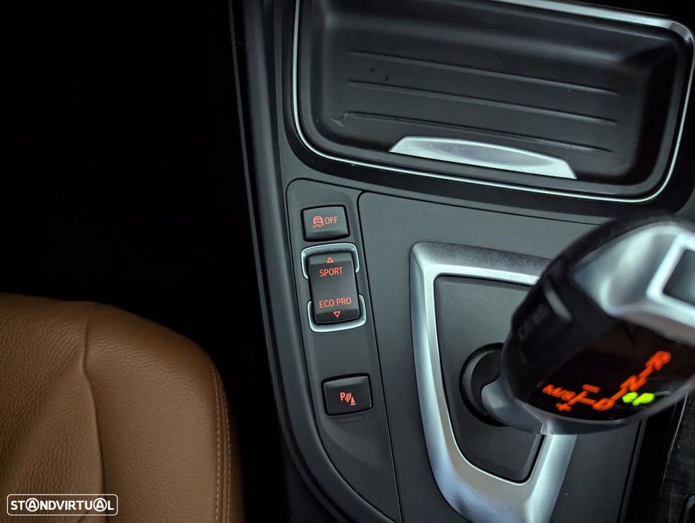 BMW 320 d Auto Line Luxury - 8