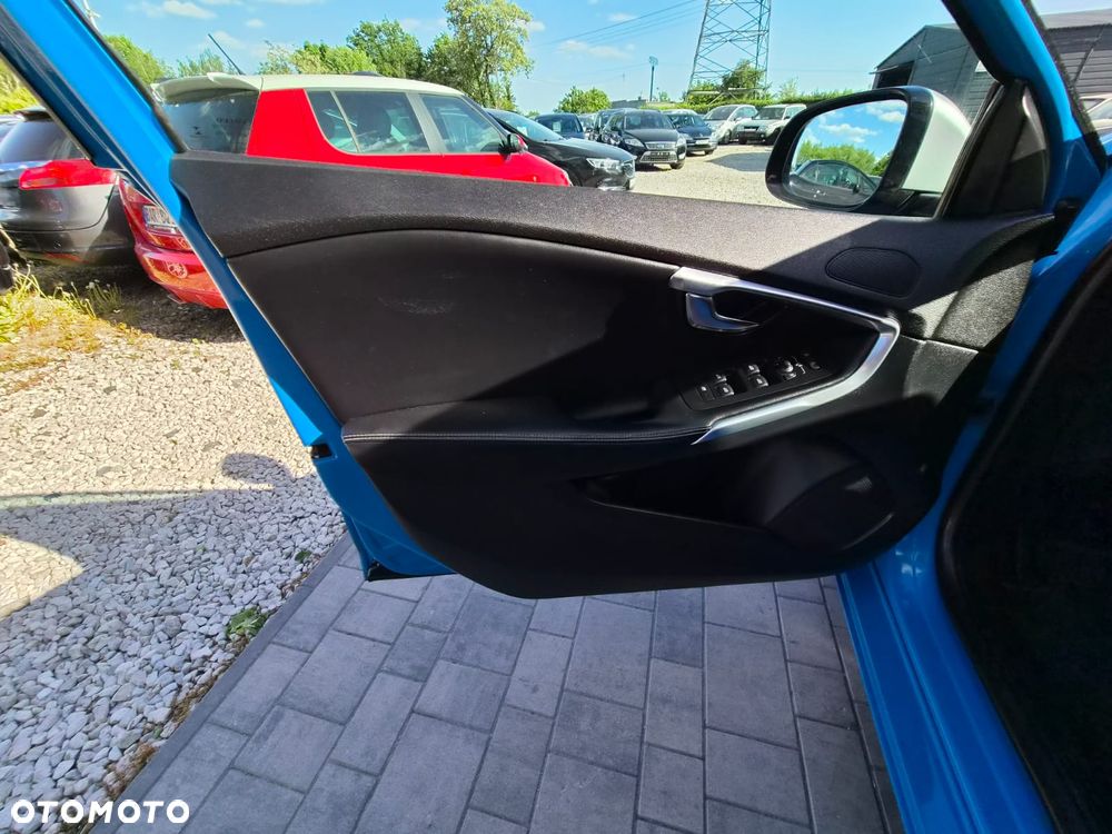 Volvo V40 D4 Kinetic - 28