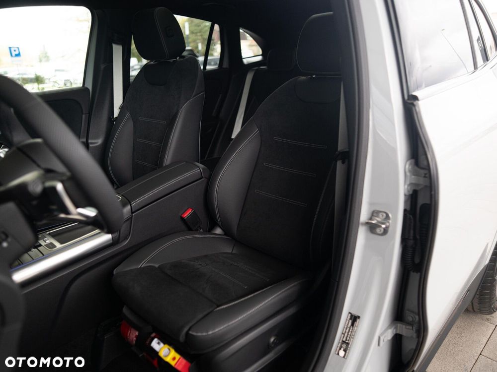 Mercedes-Benz GLA - 8