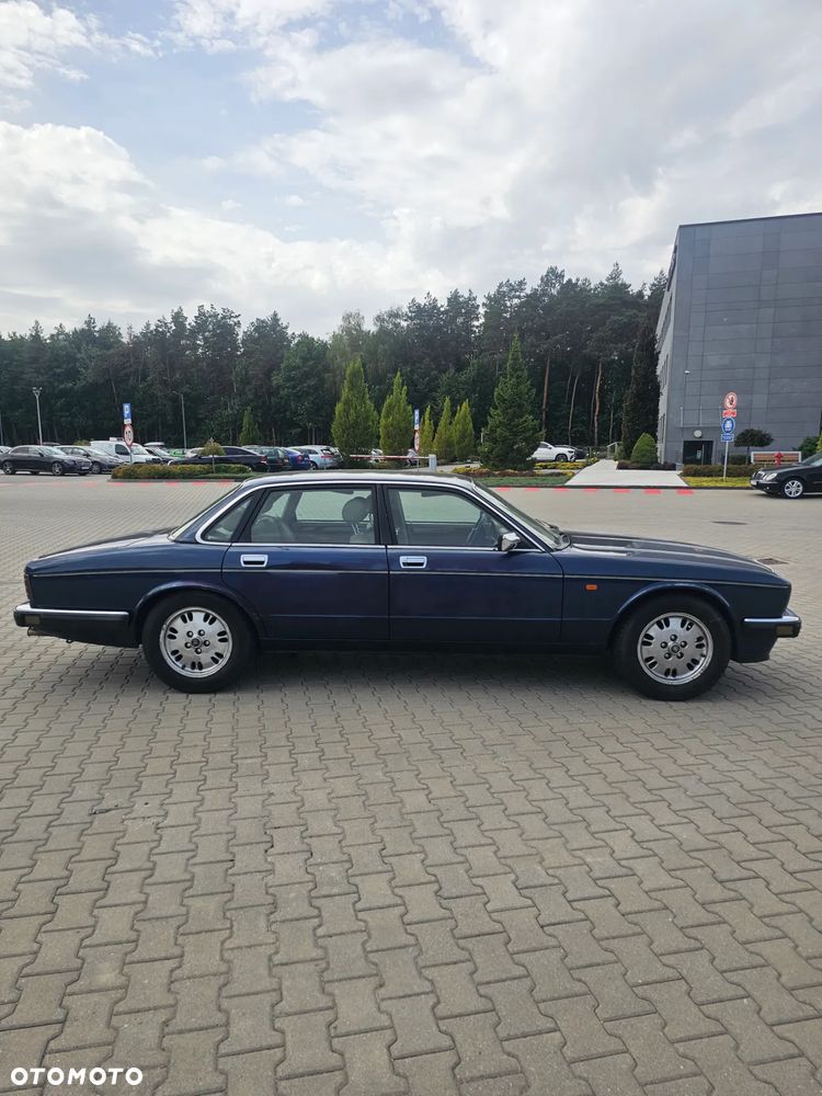Jaguar XJ - 4