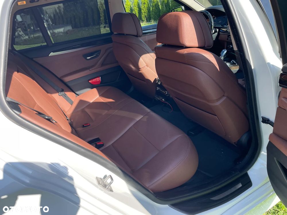BMW Seria 5 525d Touring Luxury Line - 9