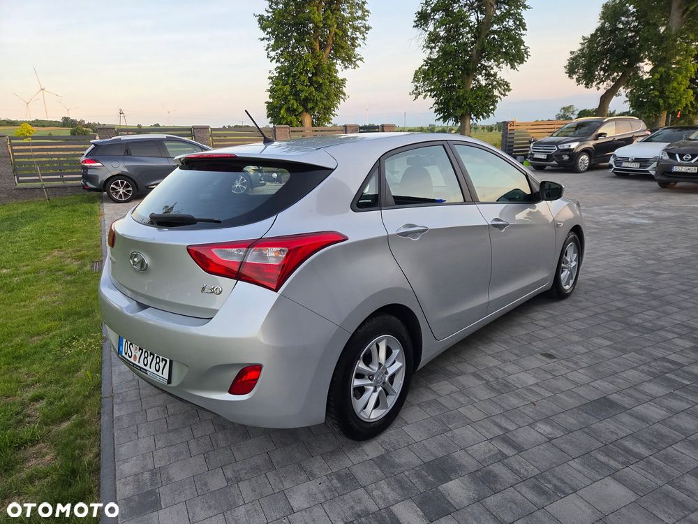 Hyundai i30 blue 1.6 CRDi Trend - 9