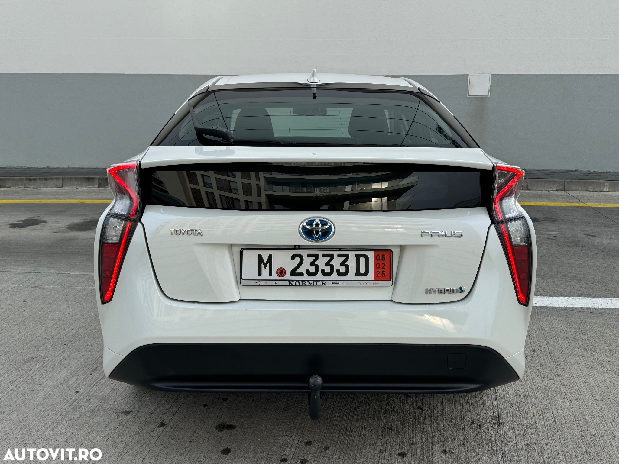 Toyota Prius (Hybrid) Life - 3