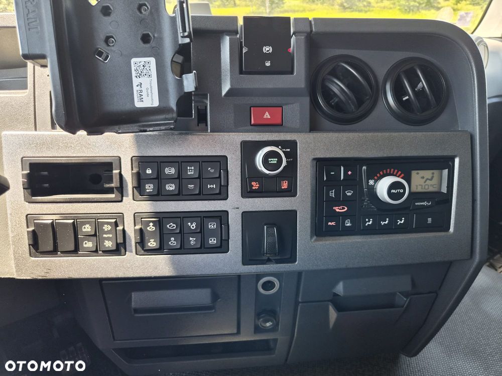 Renault T480 - 12