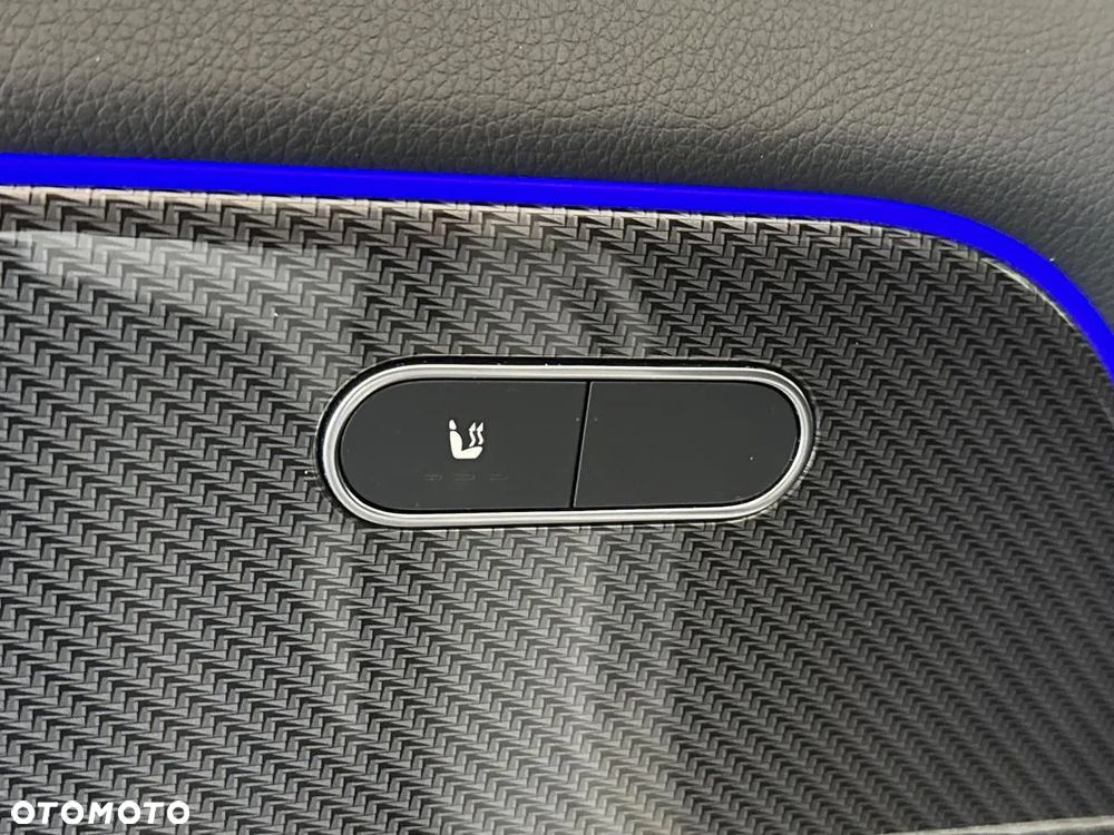 Mercedes-Benz GLA - 11