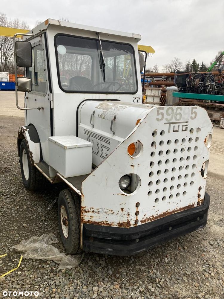 Inny TUG MA5042 - 2
