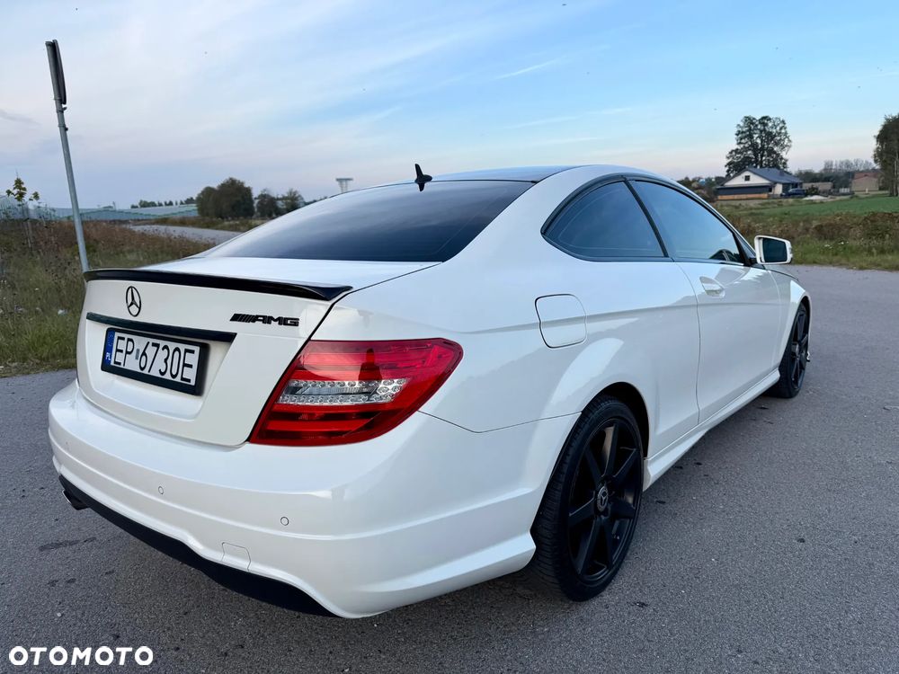 Mercedes-Benz Klasa C 250 CGI BlueEff Sport - 4