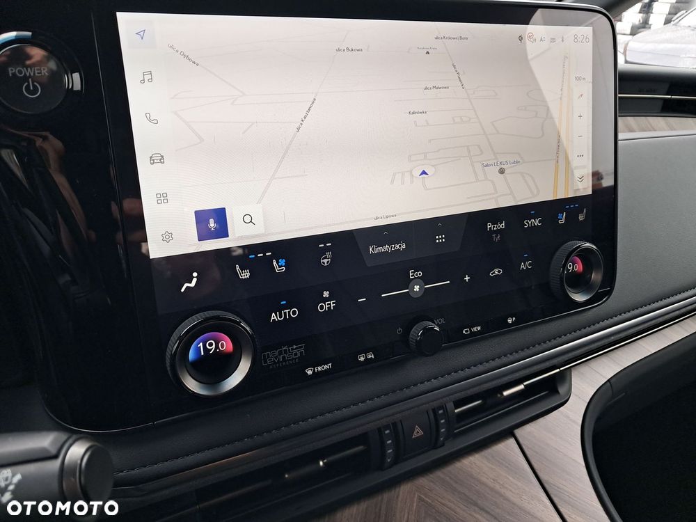 Lexus LM - 16