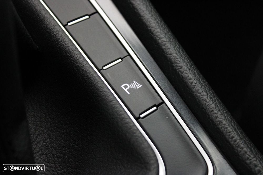 VW Golf Variant 1.6 TDi Confortline - 24