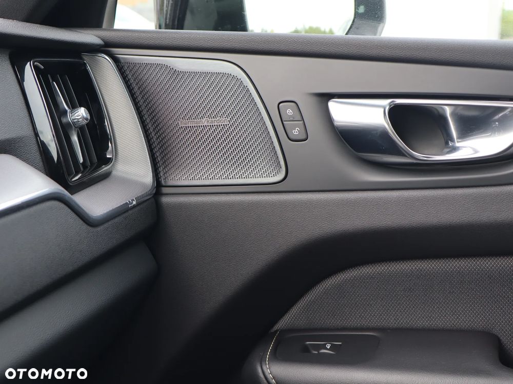 Volvo XC 60 B5 D AWD R-Design - 28