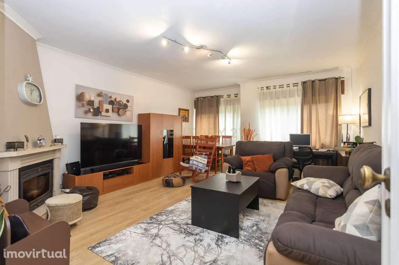 T2 com espaço extra aproveitado, Monte Abraão (Queluz). - Grande imagem: 2/15