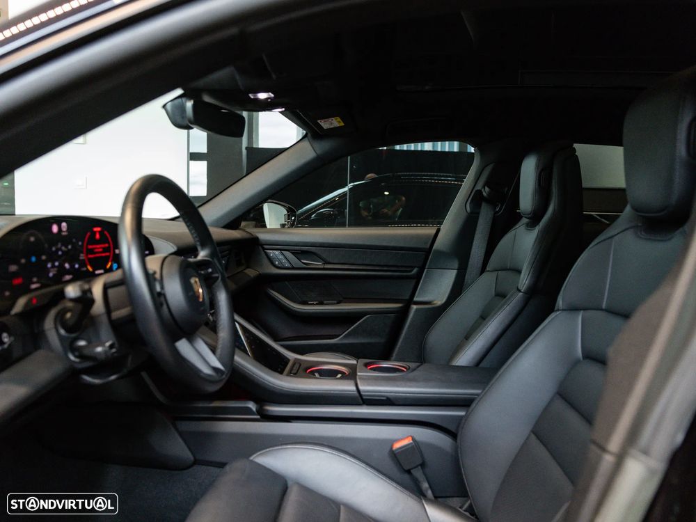 Porsche Taycan Sport Turismo - 23
