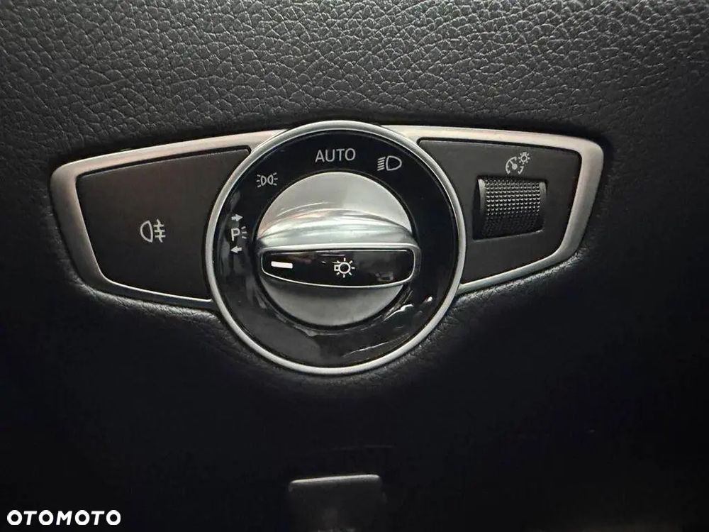 Mercedes-Benz Klasa E 300 9G-TRONIC - 23