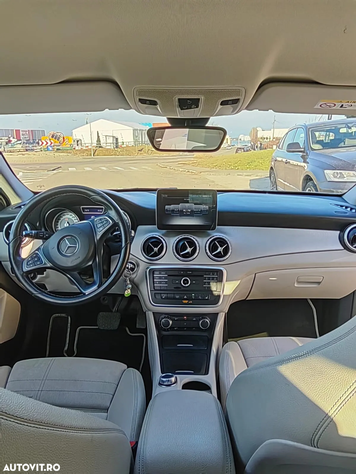 Mercedes-Benz GLA - 8