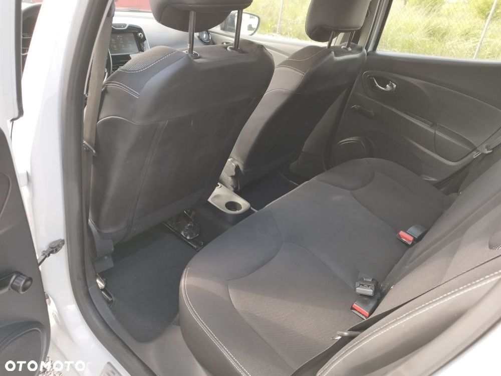 Renault Clio 1.2 16V 75 LIMITED - 10