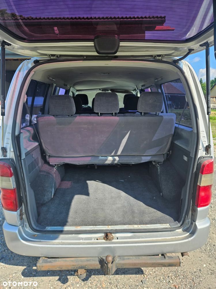 Toyota Hiace - 13