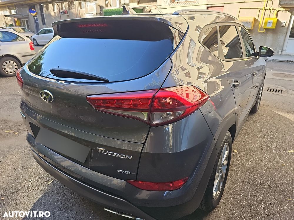 Hyundai Tucson 2.0 CRDI 4WD 6MT Style - 10