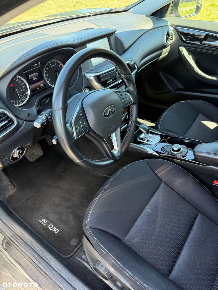 Infiniti Q30 1.6t Premium Tech 7DCT - 27