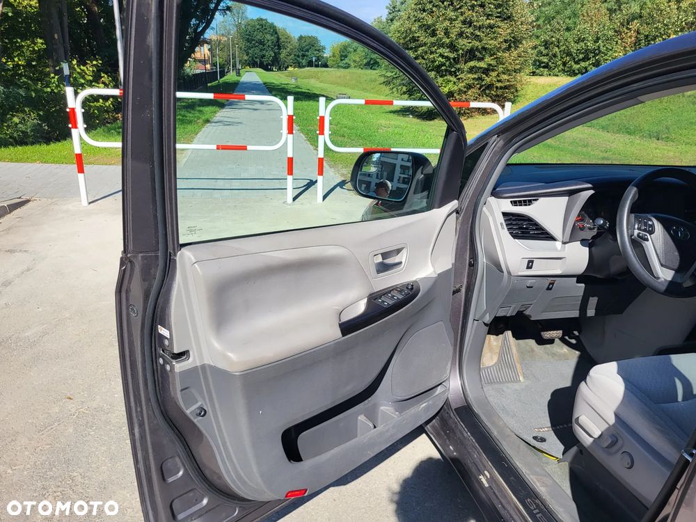 Toyota Sienna 3.5 V6 LE AWD - 31