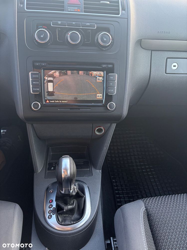 Volkswagen Touran - 21