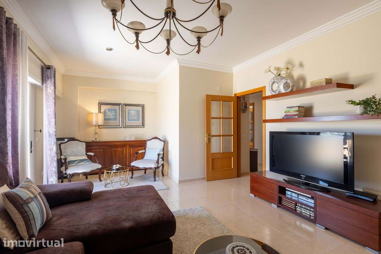Apartamento T3, convertido em T2 com terraço! - Grande imagem: 4/25