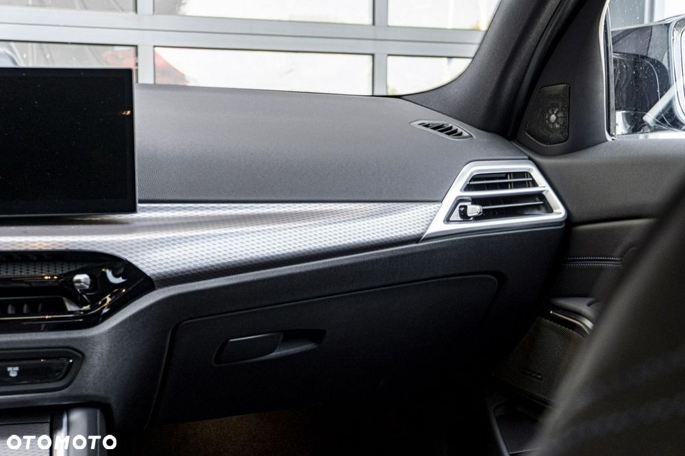 BMW Seria 3 M340i xDrive - 26