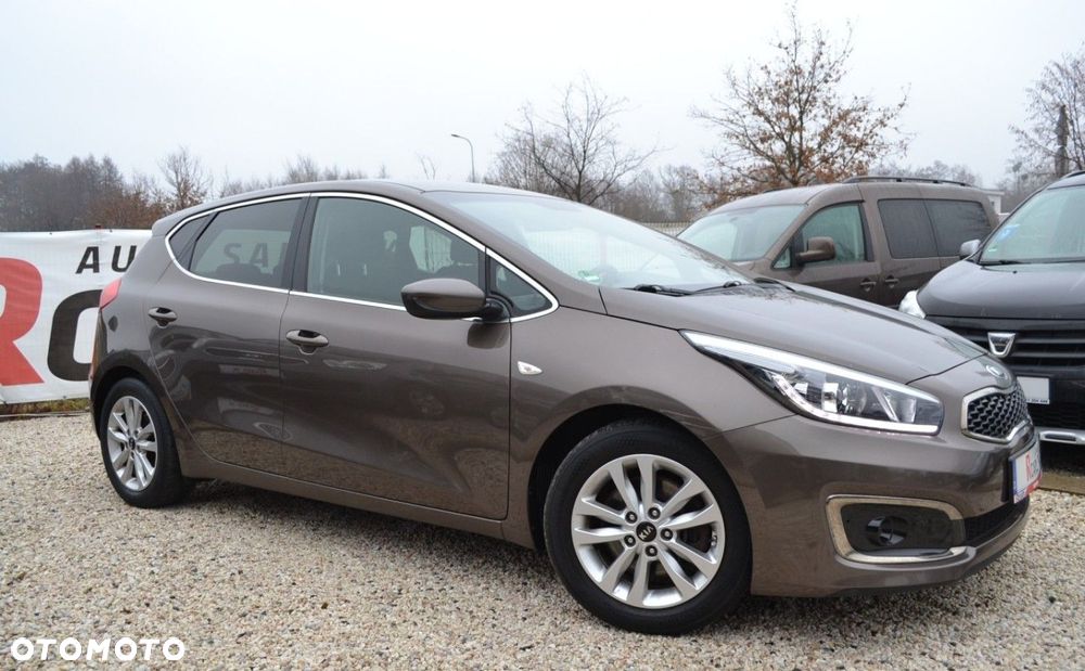 Kia Ceed 1.6 GDI ISG Dream-Team Edition - 12