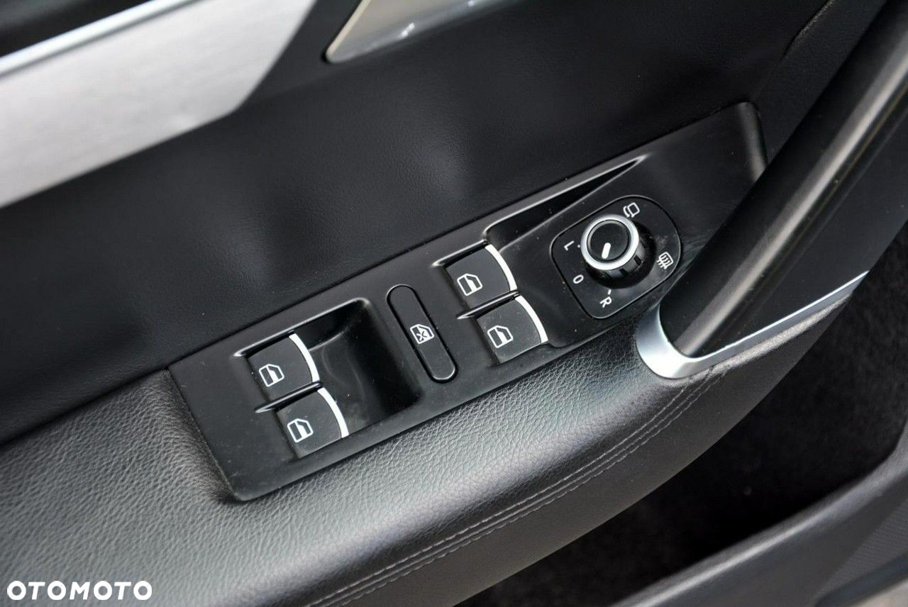 Volkswagen Passat Variant 2.0 TDI BlueMotion Technology Highline - 32