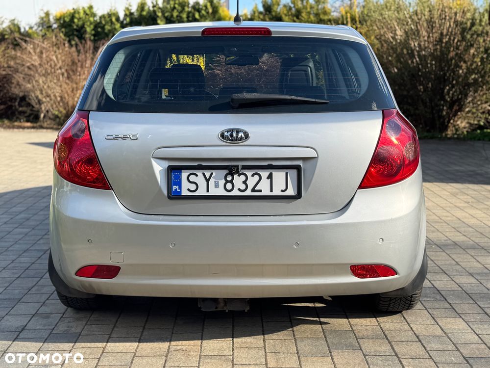 Kia Ceed - 9