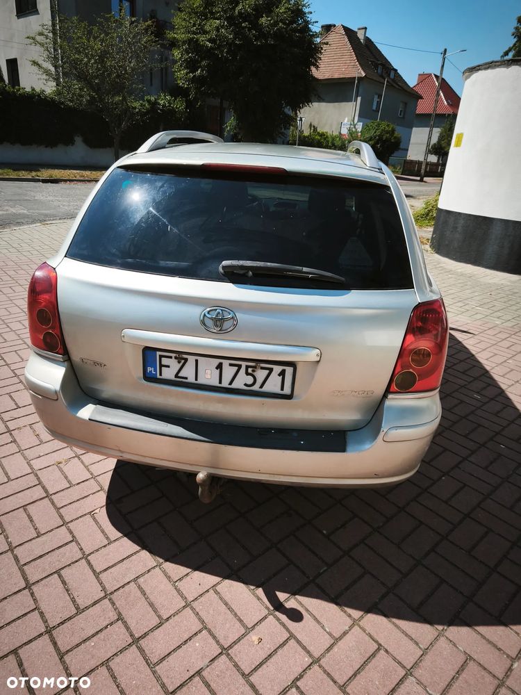 Toyota Avensis 2.0 D-4D Luna - 4