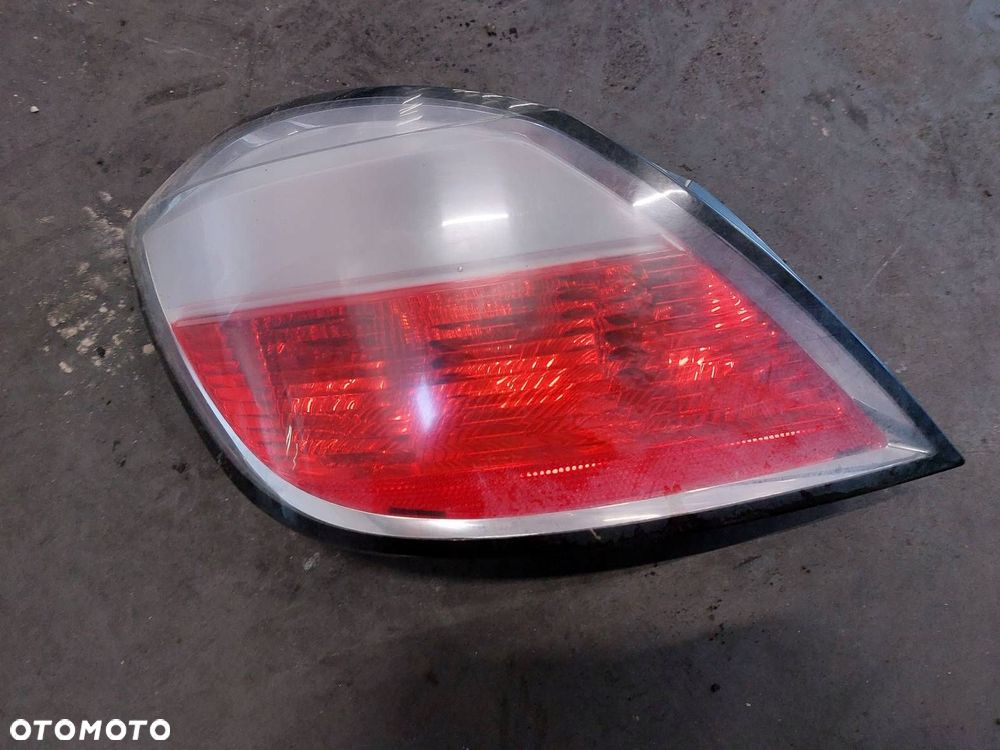 KLAPA BAGAŻNIKA + LAMPA LEWA PRAWA OPEL ASTRA H Z157 - 2