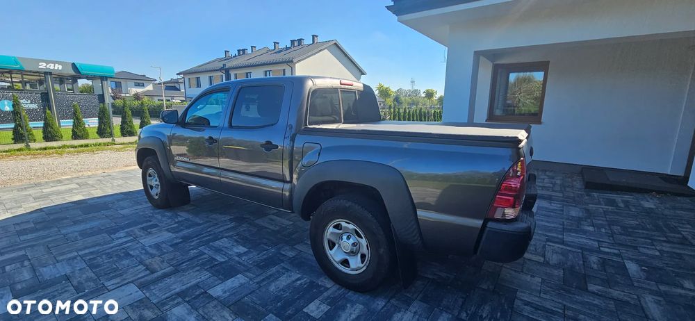 Toyota Tacoma - 8