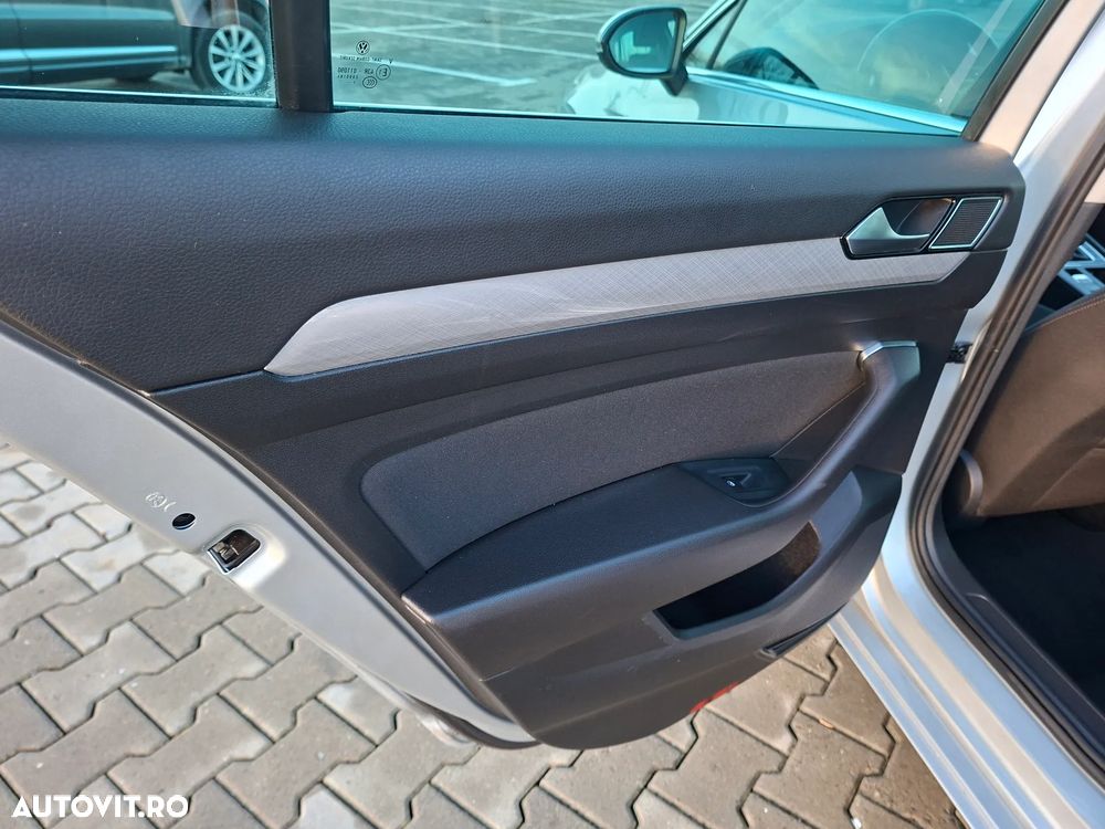 Volkswagen Passat 2.0 TDI SCR DSG Business - 9