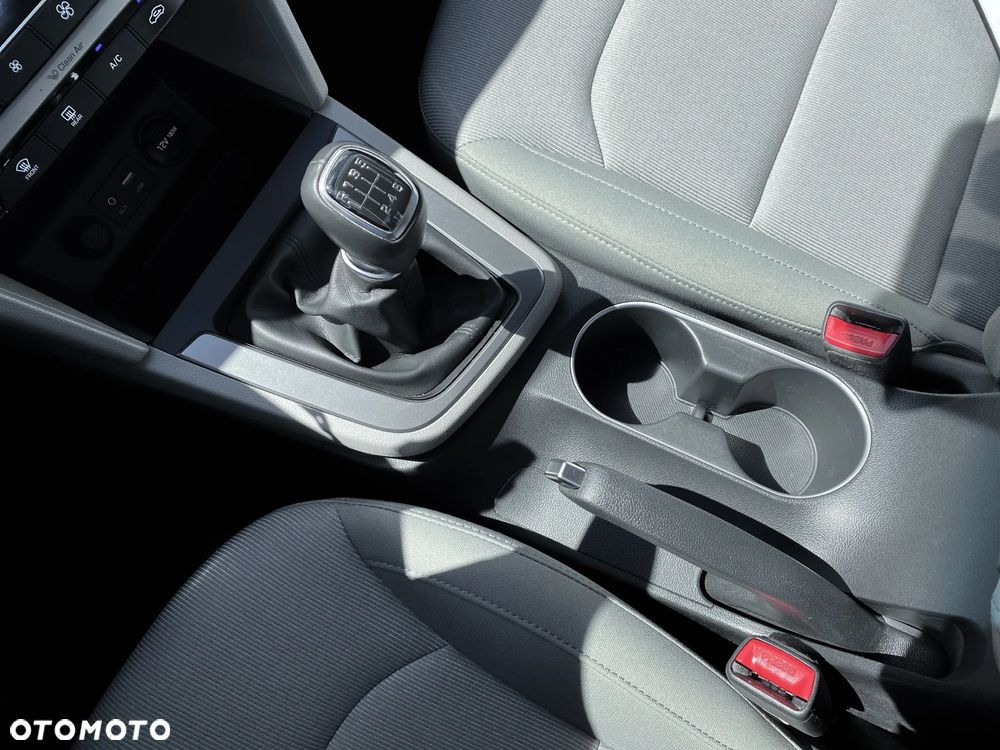 Hyundai Elantra 1.6 Comfort - 20