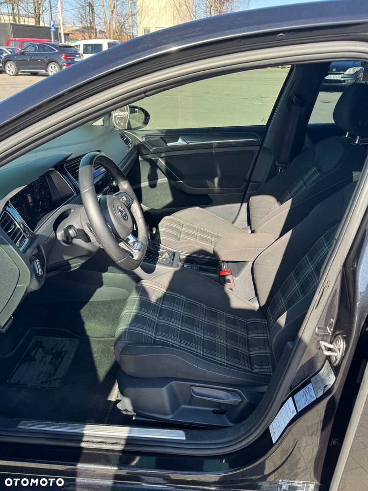Volkswagen Golf - 8