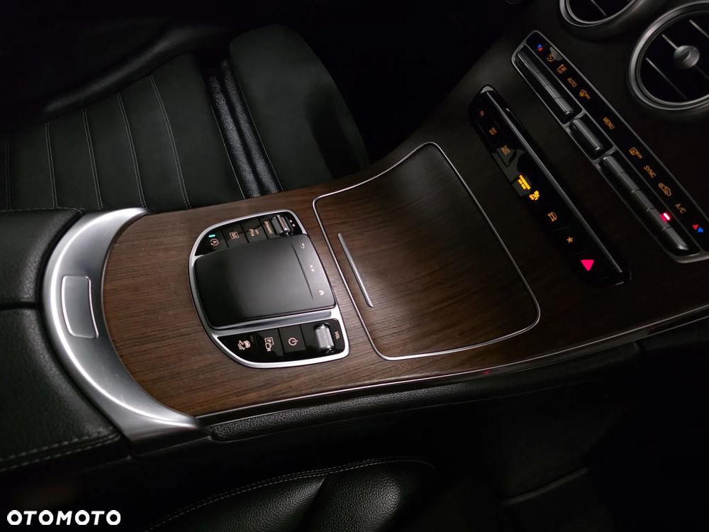 Mercedes-Benz GLC 220 d 4Matic 9G-TRONIC AMG Line Plus - 21