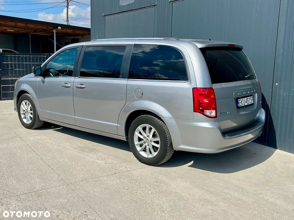 Dodge Grand Caravan - 10