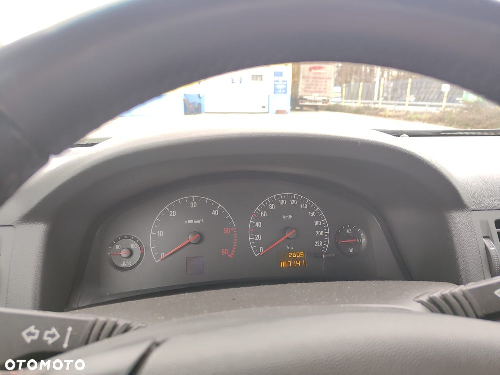 Opel Vectra 2.2 DTI - 11